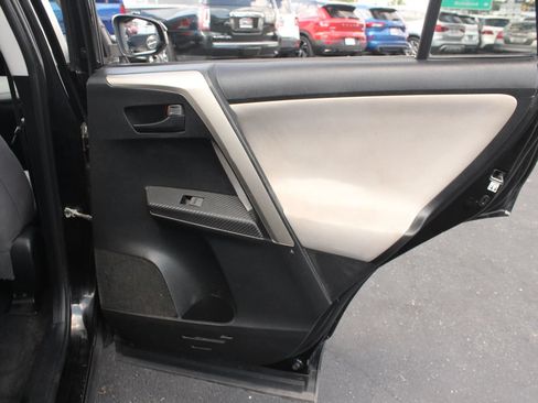 Used 2015 Toyota RAV4 LE AWD/4WD image 19