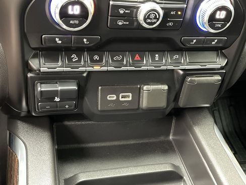 Certified 2020 GMC Sierra 1500 Elevation w/ Elevation Value Package AWD/4WD image 25