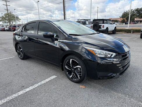 Used 2025 Nissan Versa SR w/ Trunk Package image 7