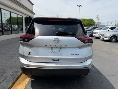 Used 2024 Nissan Rogue SV AWD/4WD image 8