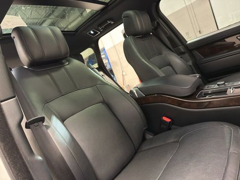 Used 2020 Land Rover Range Rover HSE image 22