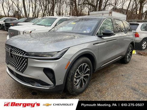 Used 2024 Lincoln Nautilus Premier image 6