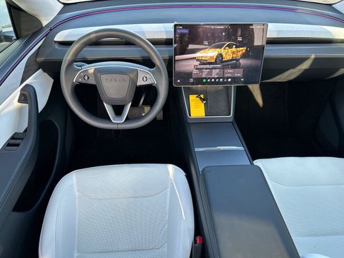 Used 2026 Tesla Model Y AWD image 25