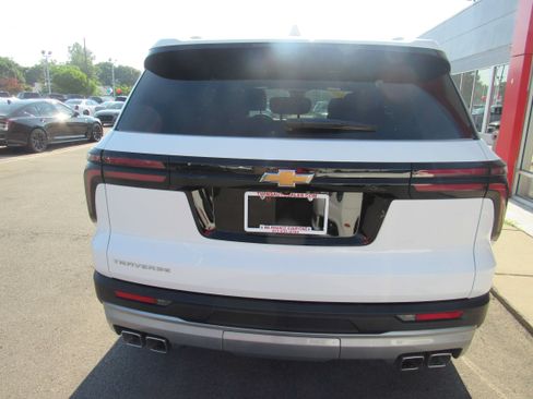 Used 2026 Chevrolet Traverse LT w/ Driver Confidence Package FWD image 6