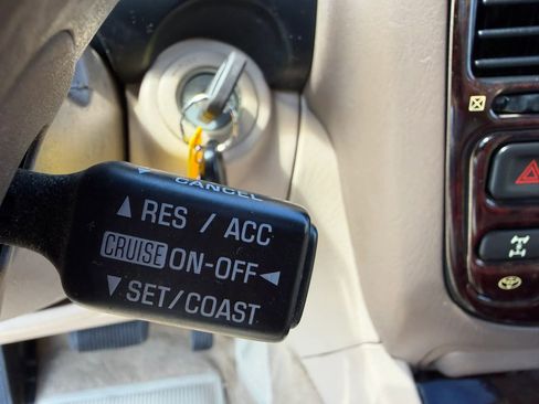 Used 2002 Toyota Land Cruiser image 19