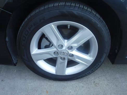 Used 2013 Toyota Camry SE FWD image 2