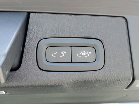 Certified 2023 Volvo XC60 B5 Plus image 8