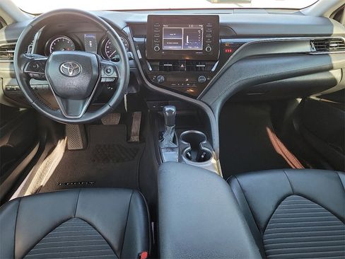Used 2022 Toyota Camry SE image 17