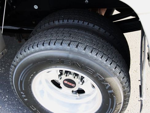 Used 2004 GMC Sierra 3500 SLT w/ Heavy-Duty Power Package image 51