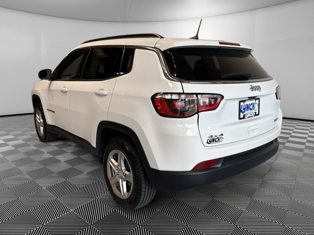 Used 2024 Jeep Compass Latitude AWD/4WD image 3