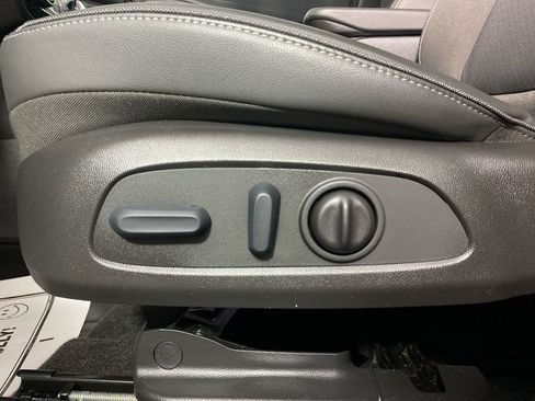 Used 2023 Buick Encore GX Preferred w/ Cold Weather Comfort Package AWD/4WD image 12