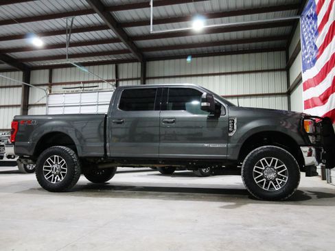 Used 2017 Ford F250 Lariat w/ Lariat Value Package AWD/4WD image 14