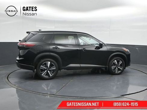 Used 2025 Nissan Rogue SL AWD/4WD image 3