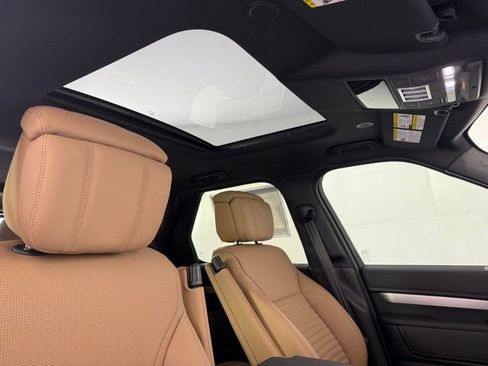 Used 2025 Land Rover Discovery Dynamic SE image 39