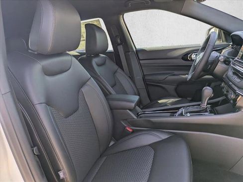 New 2026 Jeep Compass Latitude image 16