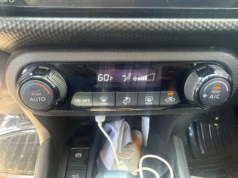 Certified 2021 Nissan Kicks SV FWD image 19
