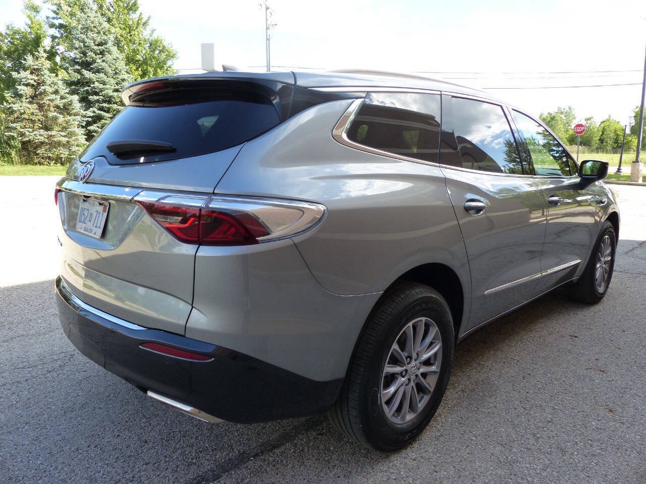 Used 2023 Buick Enclave Essence AWD/4WD image 12