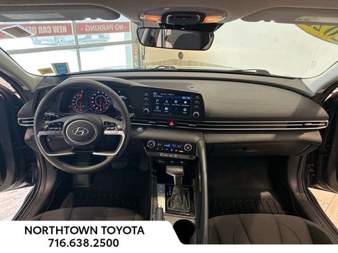 Used 2023 Hyundai Elantra SEL image 6