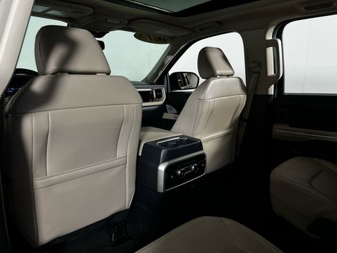 Used 2024 Ford Expedition Limited image 23