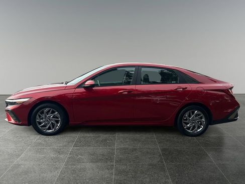 Used 2024 Hyundai Elantra SEL image 4