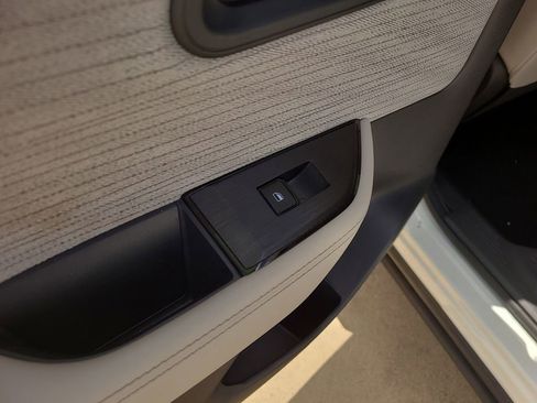 Certified 2023 Nissan Rogue SV FWD image 15