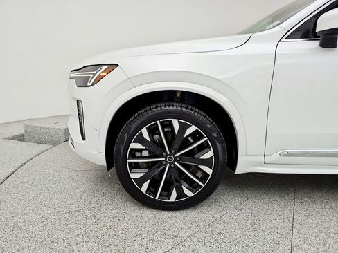 Used 2025 Volvo XC90 B6 Plus AWD/4WD image 32