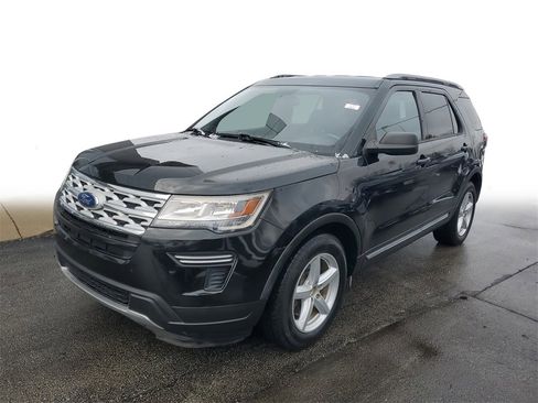 Used 2019 Ford Explorer XLT image 3