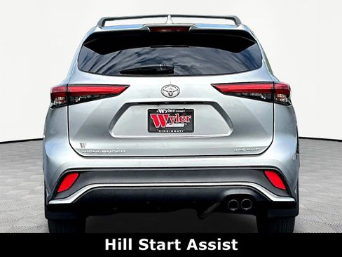 Used 2022 Toyota Highlander XSE AWD/4WD image 5