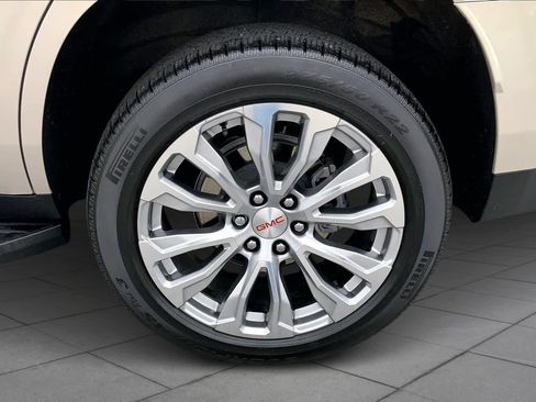 Used 2024 GMC Yukon Denali w/ Advanced Technology Package image 10