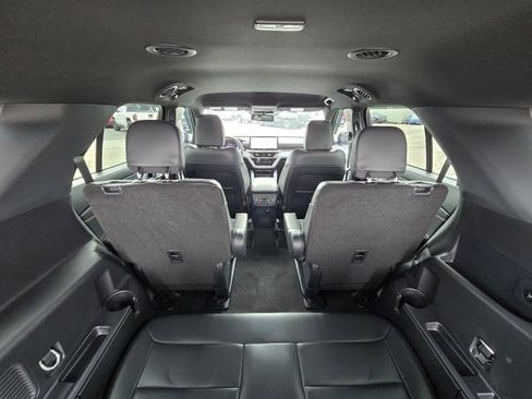 Used 2025 Ford Explorer ST image 15