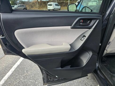 Used 2016 Subaru Forester 2.5i Premium image 15