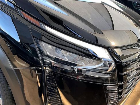 New 2026 Nissan Pathfinder SL image 13