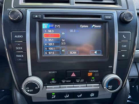 Used 2013 Toyota Camry SE FWD image 19