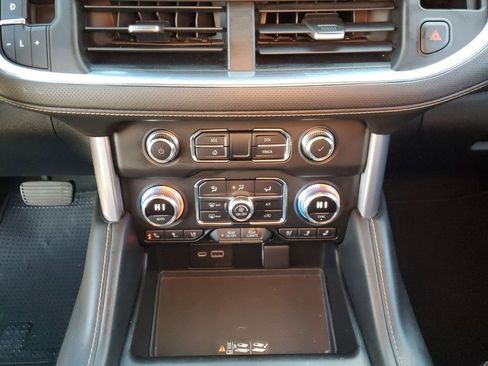 Used 2021 GMC Yukon SLT image 39