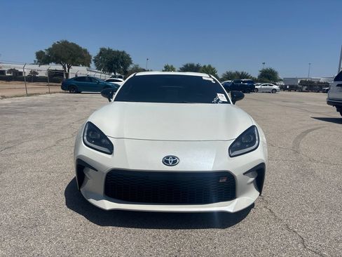 Used 2024 Toyota GR86 Premium RWD image 2