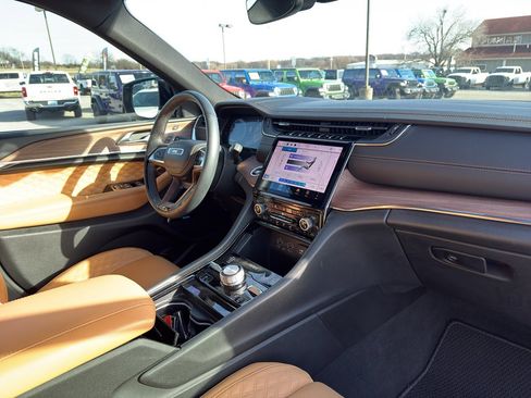 Used 2024 Jeep Grand Cherokee Summit w/ High Altitude Package image 12