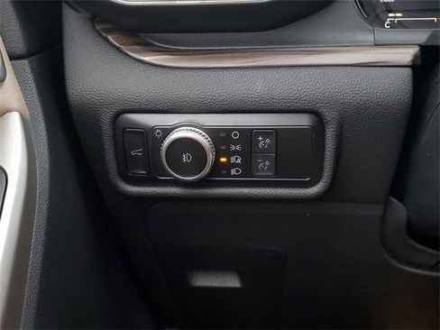 Certified 2022 Ford Explorer Limited w/ Limited Technology Package image 17