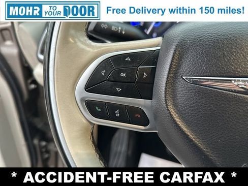 Used 2018 Chrysler Pacifica Limited image 16