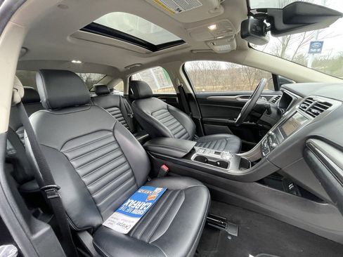 Used 2019 Ford Fusion SEL image 12