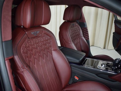 Used 2023 Bentley Flying Spur V8 image 24