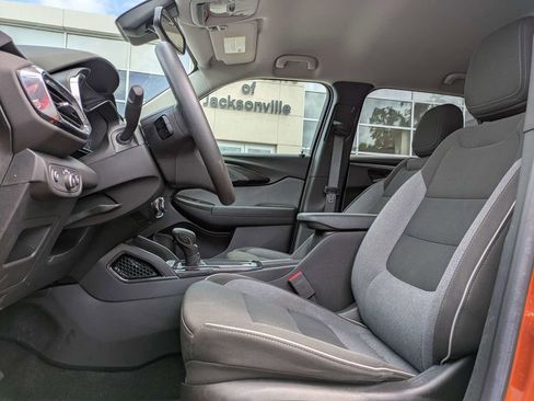 Used 2022 Chevrolet TrailBlazer LT w/ Convenience Package image 2