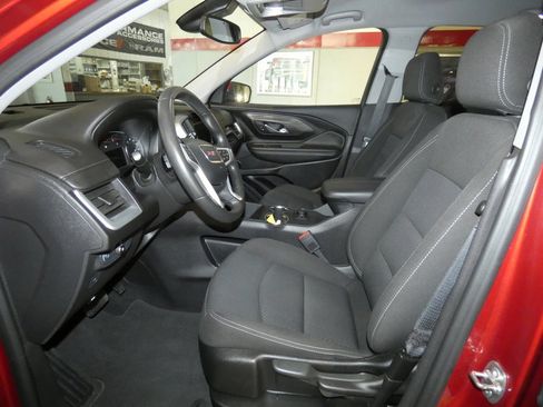 Used 2024 GMC Terrain SLE image 10