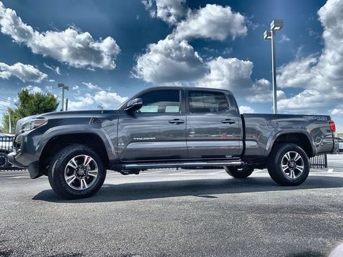 Used 2019 Toyota Tacoma TRD Sport AWD/4WD image 5