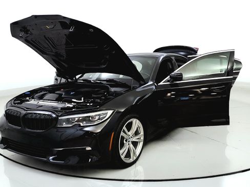 Used 2021 BMW 330i Sedan w/ Premium Package RWD image 10