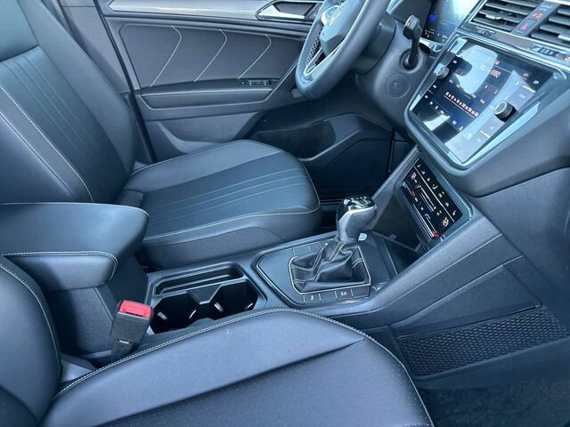 Used 2023 Volkswagen Tiguan SE R-Line FWD image 19