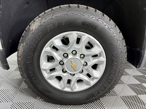 Used 2022 Chevrolet Silverado 2500 LTZ w/ Z71 Off-Road Package image 9