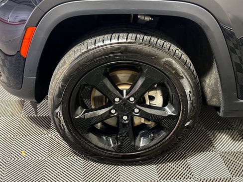 Used 2023 Jeep Grand Cherokee L Laredo AWD/4WD image 12