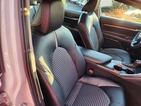 Used 2024 Toyota Camry SE image 12