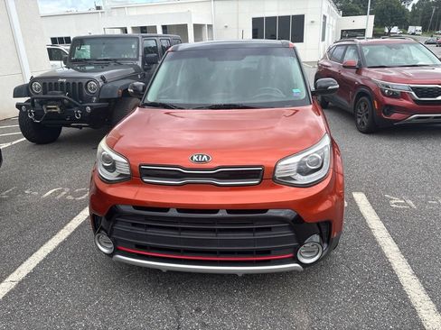 Used 2018 Kia Soul ! w/ Tech Package FWD image 2