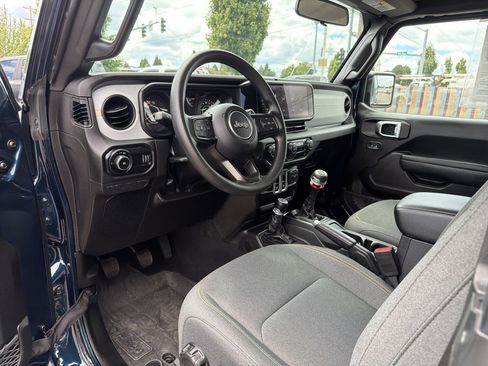 Used 2025 Jeep Wrangler Sport AWD/4WD image 8